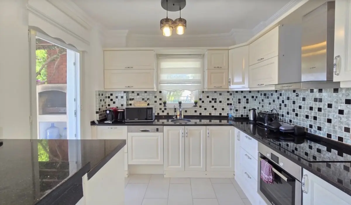 Fitted kitchen